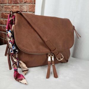 Mystique Women's Brown and Tan Shoulder Bag